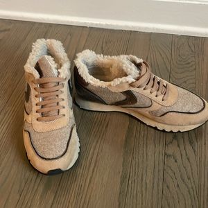 Shearling lined sneakers. Size 40. Warm and amazing!
